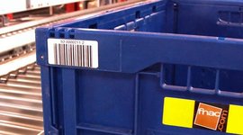 inotec Photo of Barcode Etikett Behälter Förderband Detail